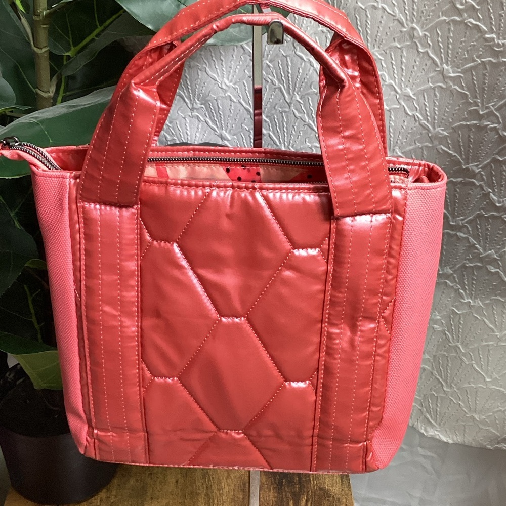 Lug Metallic Watermelon ๐ ๐๐Cadence Women's Quilted Coral Tote Bag BNWT - Picture 6 of 7
